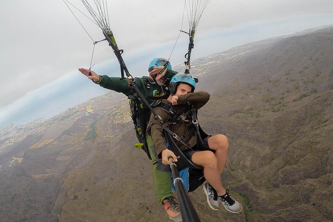 Acro Paragliding Adventure in Costa Adeje with FREE Pickup !! - What the acrobatics feel like