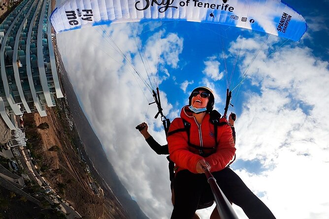 Acrobatic Paragliding Flight with Spanish Champion in Tenerife - Key points at a glance