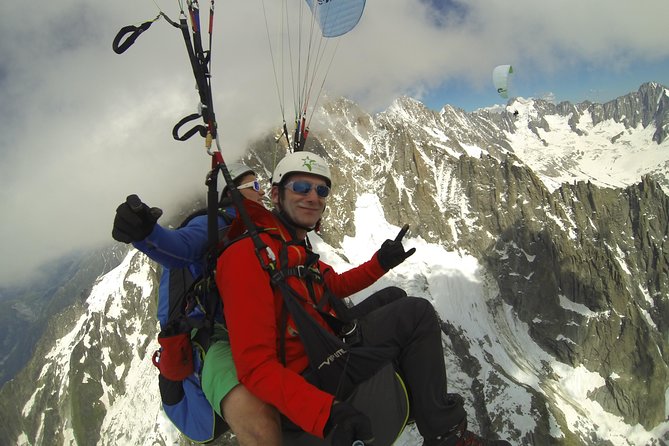 Acrobatic Paragliding Tandem Flight over Chamonix - Why the Planpraz setting matters