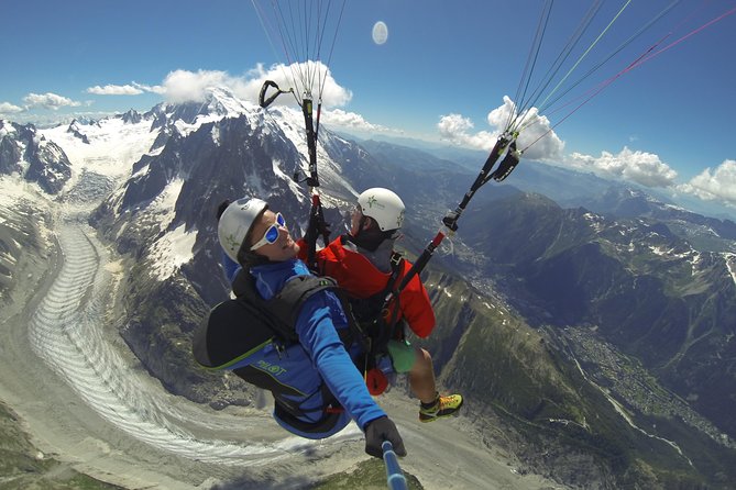 Acrobatic Paragliding Tandem Flight over Chamonix - What acrobatic flight really means