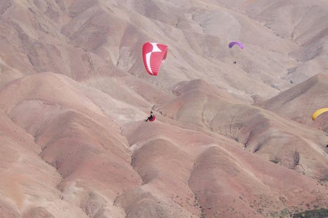 Agafay Desert Paragliding DUO Experience from Marrakech - Meeting your tandem instructor