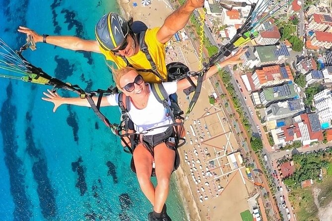 Alanya Paragliding Experience By Local Expert Pilots W/ Transfer - Meeting your pilot and preparing for takeoff