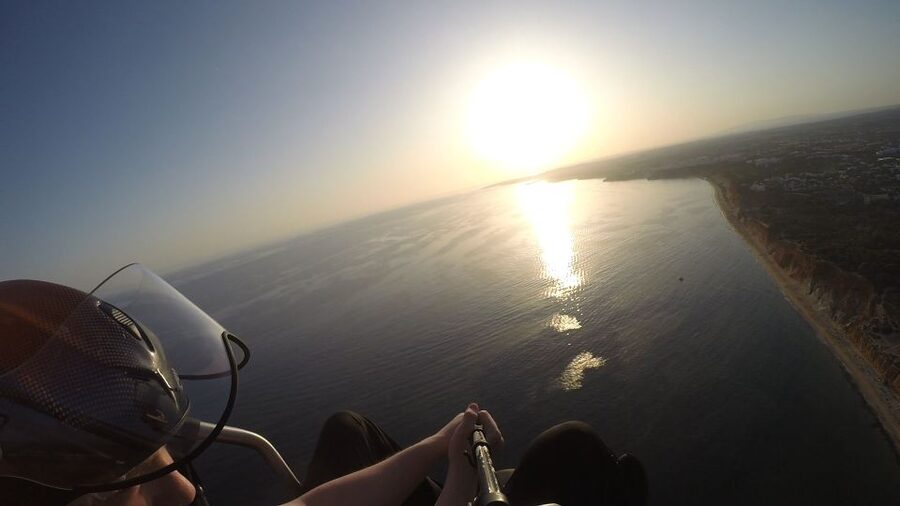 Albufeira: Sunset Paragliding Flight - Weather, clothing, and physical requirements