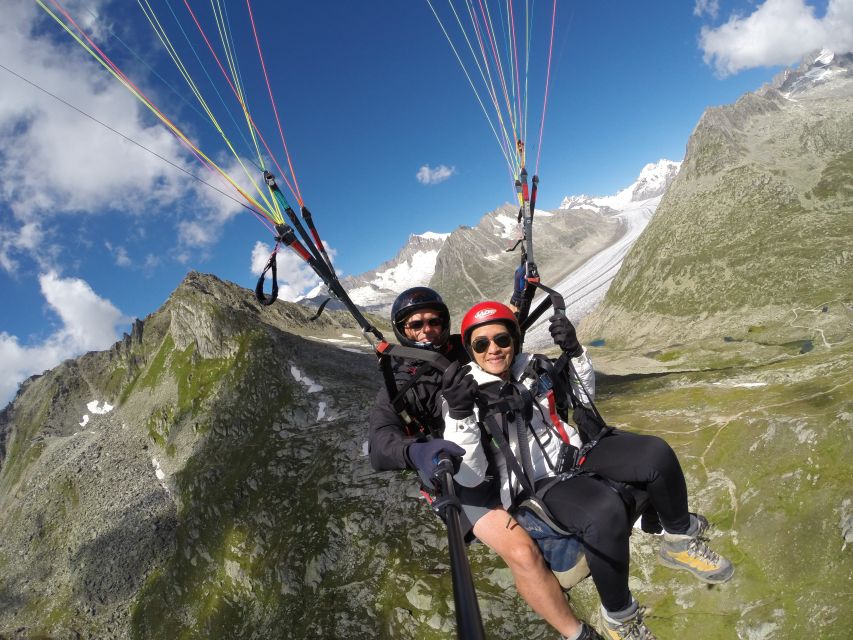 Aletsch Arena: Paragliding Tandem Flight Basic - Landing beside the Fiesch flight school