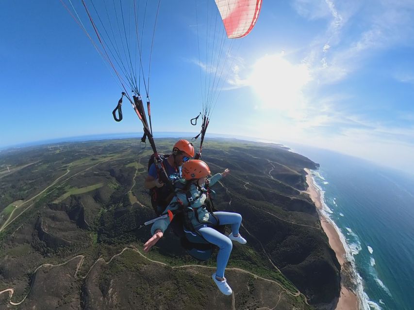 Algarve Coast: Paragliding Experience - Landing and returning to the meeting point