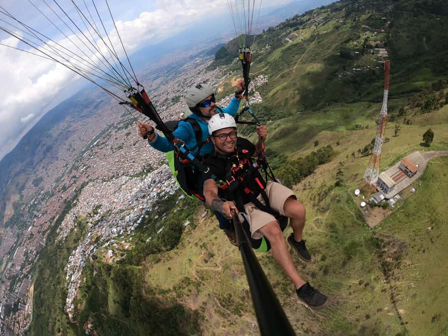 Bello: Paragliding in Medellín - San Félix and the Aeroclub meeting point