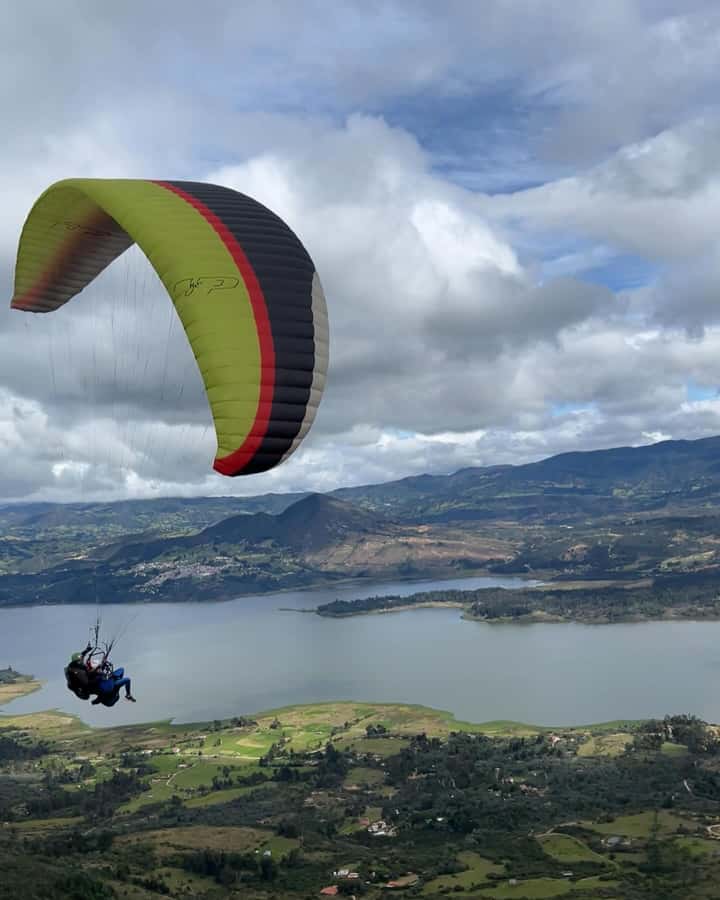 Bogota: Paragliding activity in La Calera with transfers - Leaving Bogota for the mountain country