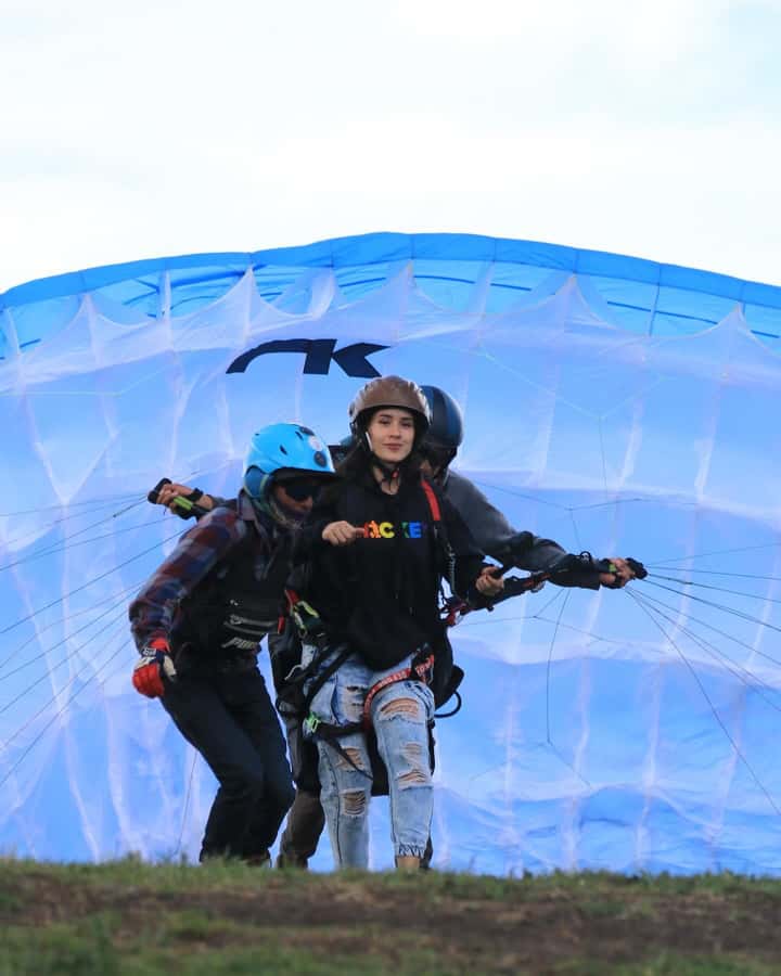 Bogota: Paragliding activity in La Calera with transfers - La Calera or Guatavita? Confirm the meeting point