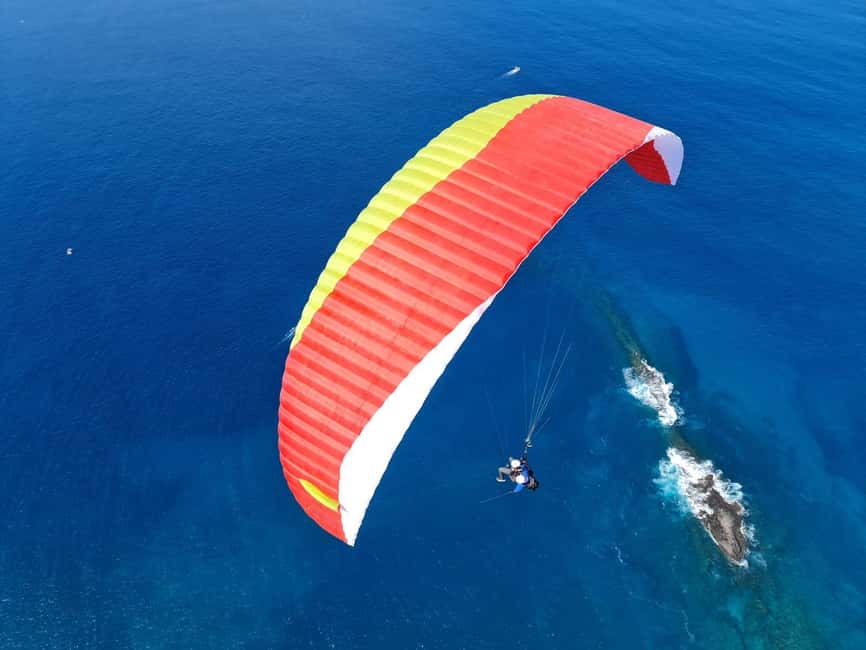 Costa Adeje, Paragliding with pick up service and 5 free photos! - Flying from the Adeje hills to the sea