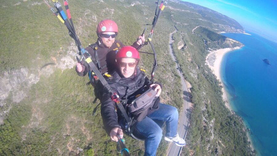 Costa de Caparica: Paragliding Tandem Flight - The briefing before the flight
