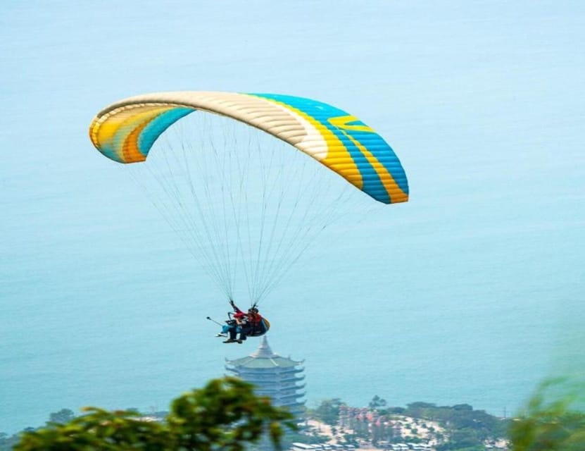 Da Nang: Monkey Mountain Paragliding Experience - The taxi ride up Son Tra Peninsula