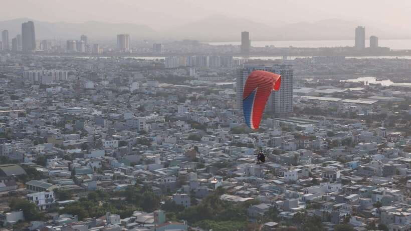 Da Nang Private paragliding experience on Monkey Mountain - The launch and the first few seconds in the air