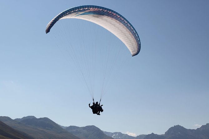 Davos Absolutely Free Flying Paragliding Tandem Flight 1'000 Meters High - What the Davos flight actually feels like
