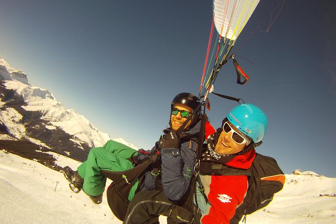 Davos Absolutely Free Flying Paragliding Tandem Flight 1'000 Meters High - 15 to 35 minutes above Davos