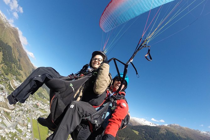 Davos Absolutely Free Flying Paragliding Tandem Flight 1'000 Meters High - Landing close to the starting point
