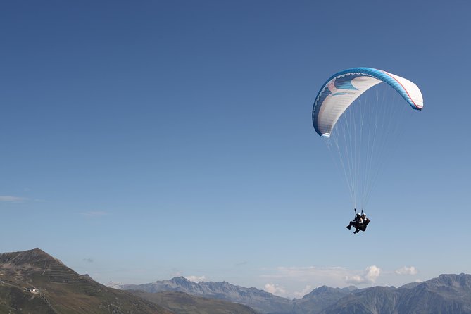 Davos Paragliding Private Tandem Pilot Half Day - Meeting at Davos Platz and getting ready