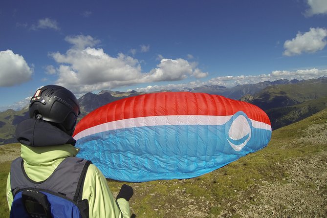 Davos Paragliding Private Tandem Pilot Half Day - Taking the cable car, then walking to launch