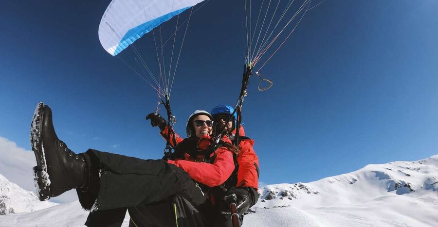Davos: Tandem Paragliding Flight - Why Jakobshorn is a fine place to leave the ground