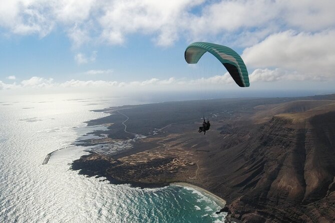 DISCOVERY FLIGHT tandem paragliding Lanzarote with pro pilot - What the 90-minute Lanzarote experience is really like