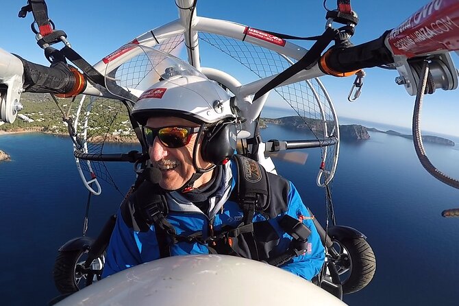 Flights by motor paragliding around Ibiza Island - What the 30-minute flight is really like