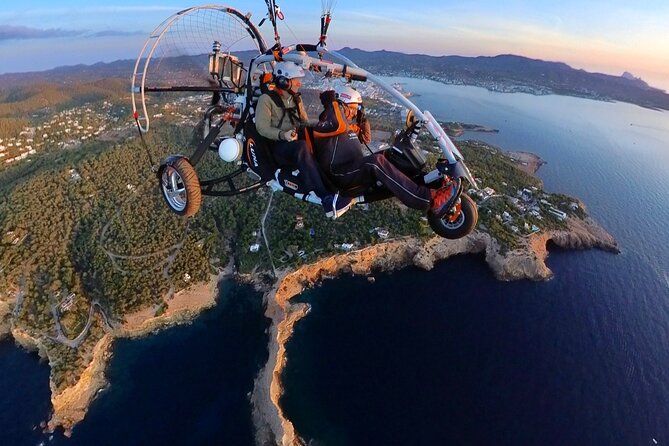 Flights by motor paragliding around Ibiza Island - Beaches, clear water, and the value of height
