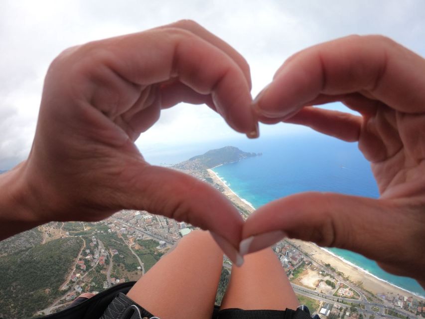 From Antalya/Side: Tandem Paragliding in Alanya - The flight over Alanya and Cleopatra Beach