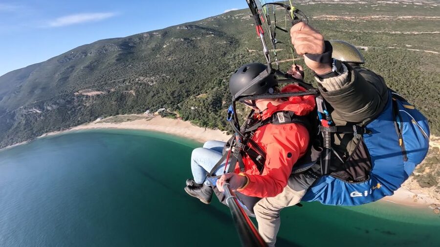 From Lisbon: Paragliding Pack (Flight+Video+Transportation) - From Ferrari Portugal to the flying site