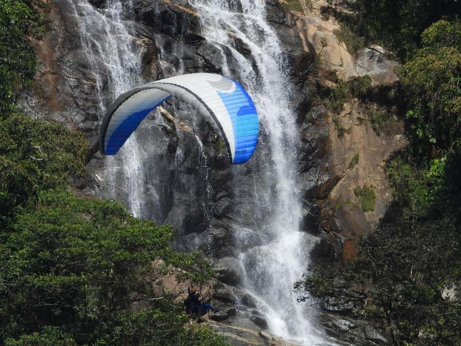 From Medellín: Paragliding Flight and Guatape Tour - Why this Medellín day trip works so well