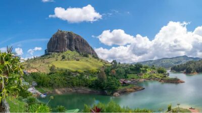 From Medellín: Paragliding Flight and Guatape Tour