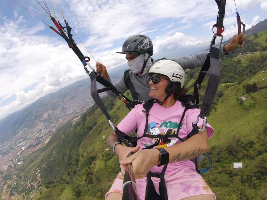 From Medellín: Paragliding Tour with GoPro Photos & Videos - Landing, file transfer, and the ride back