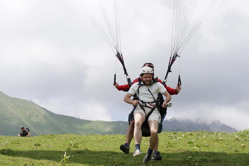 Georgia: Paragliding tandem flight in Gudauri with video - Key points at a glance