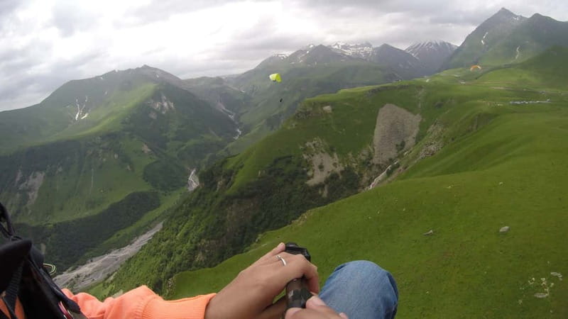 Georgia: Paragliding tandem flight in Gudauri with video - Transfers make the mountain day easier