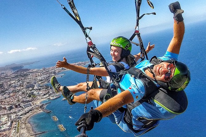 GOLD paragliding flight including videos/photos, t-shirt and a bottle of Cava - What the flight feels like above Tenerife
