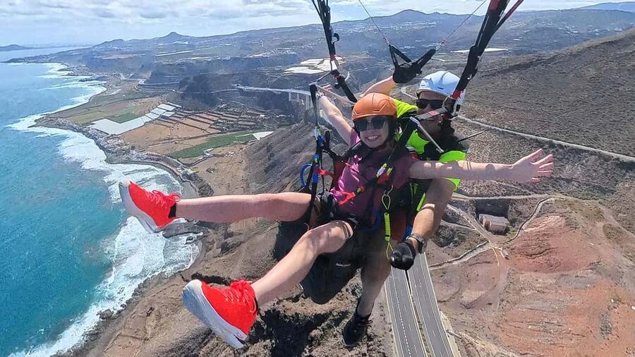 Gran Canaria: Paragliding Flight with Tapas & Pickup - Flying above Gran Canaria’s volcanic coast