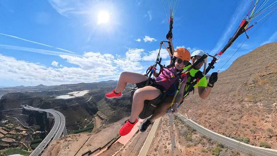 Gran Canaria: Paragliding Flight with Tapas & Pickup - Why the small group changes the experience