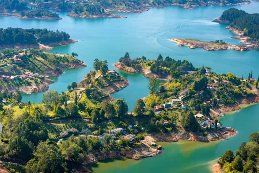 Guatape: Paragliding Experience - A short flight with a big visual payoff
