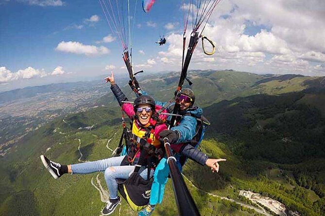 Half day private paragliding experience - ADVENTURE FLIGHT - Flying above Lazio from the ancient city of Norba