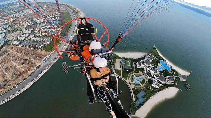 Halong Sky Tour: Powered Paragliding - Who will enjoy this most