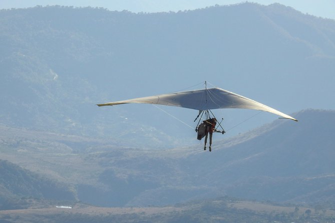 Hang gliding in Valle de Bravo - A Private Flight With a Professional Pilot