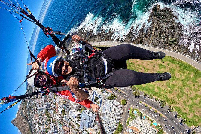Hi5 Tandem Paragliding Cape Town - Signal Hill gives you city and ocean views