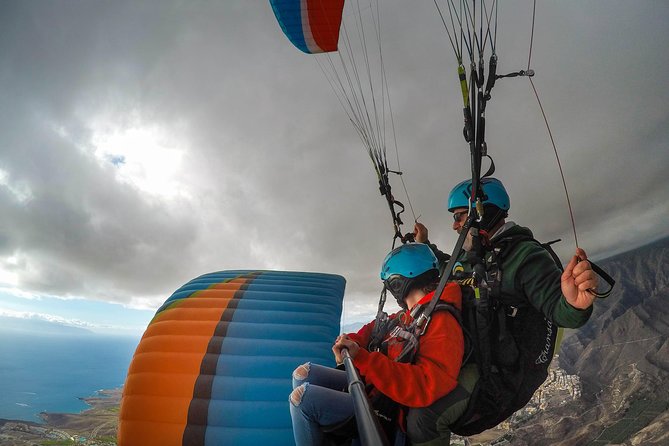 High Performance Paragliding Tandem Flight in Tenerife South - What the pilot support adds