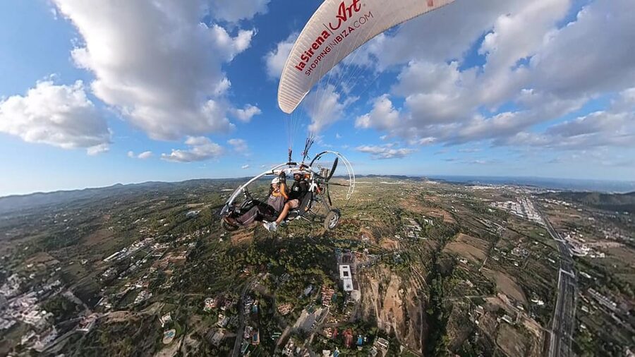 Ibiza: 25min Motorized Paragliding Flight - Pedros role makes a difference
