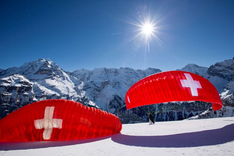 Interlaken: Paragliding Tandem High Flight - Meeting beside the Victoria-Jungfrau Hotel