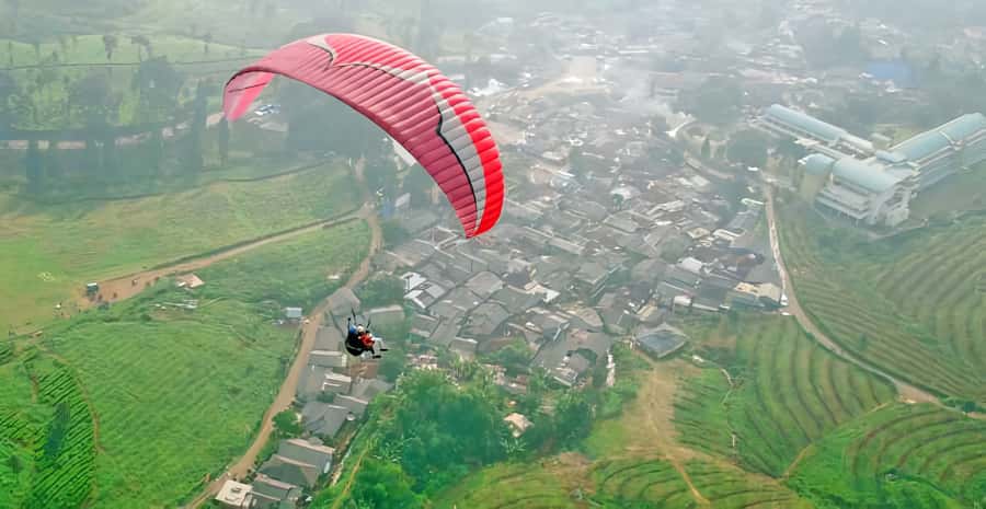 Jakarta: Paragliding on Top Mountain & Tea Plantation - The main event: tandem paragliding with a pilot