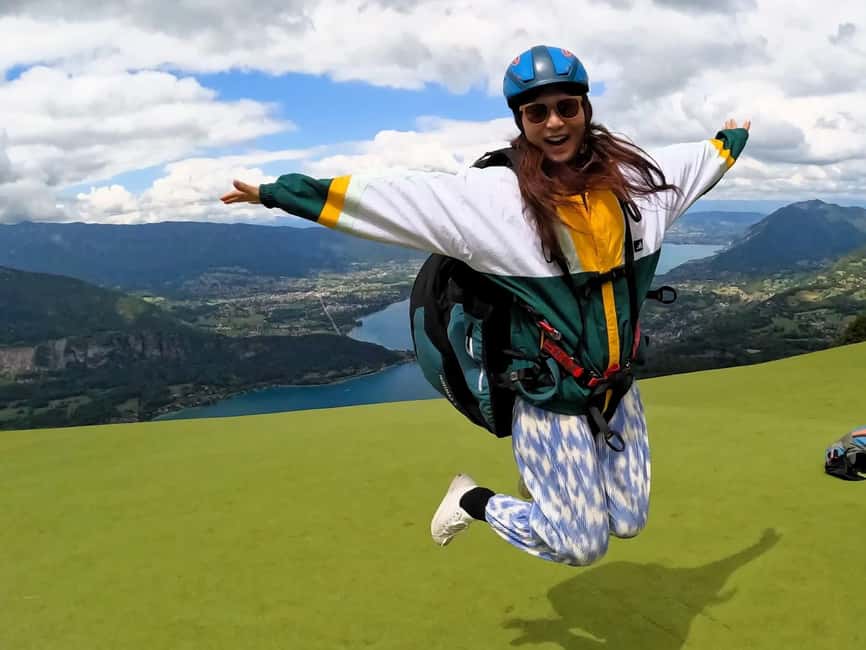 Lake Annecy: Winter Paragliding flight - Why winter gives Lake Annecy a different view