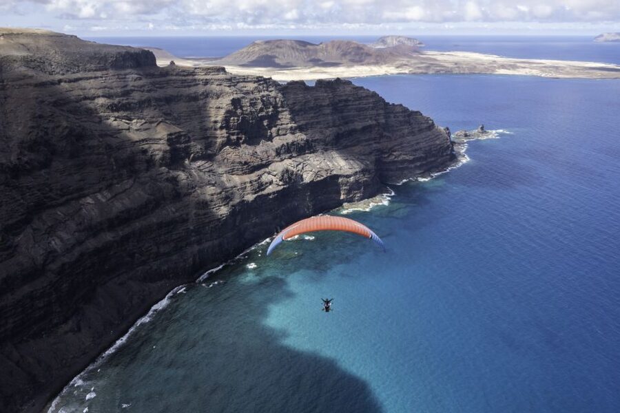 Lanzarote: Tandem Paragliding Flight Over Lanzarote - Why Lanzarote works so well from the air