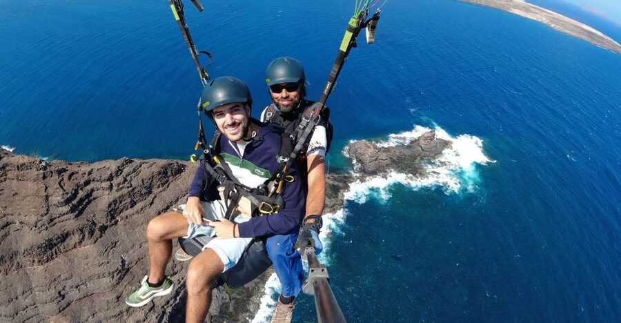 Lanzarote: Tandem Paragliding Flight Over Lanzarote - Your first flight, without a steering lesson