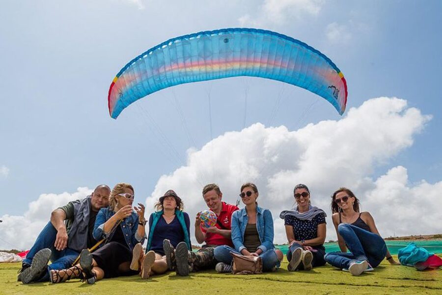 Las Palmas: Paragliding Tandem Flight with Instructor - Seeing Las Canteras from the air