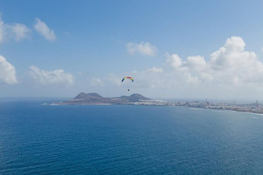 Las Palmas: Paragliding Tandem Flight with Instructor - The landing near the launch point