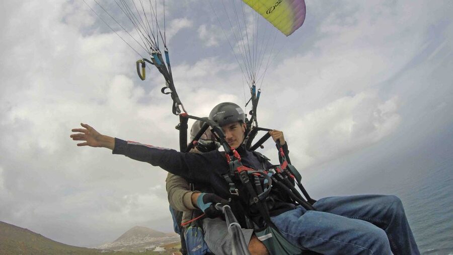 Las Palmas: Paragliding Tandem Flight with Instructor - Who will enjoy this flight most